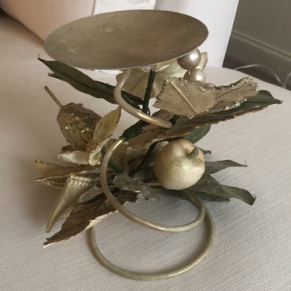 DECORATIVE GOLD FLORAL CANDLEHOLDER - Picture 5 of 7